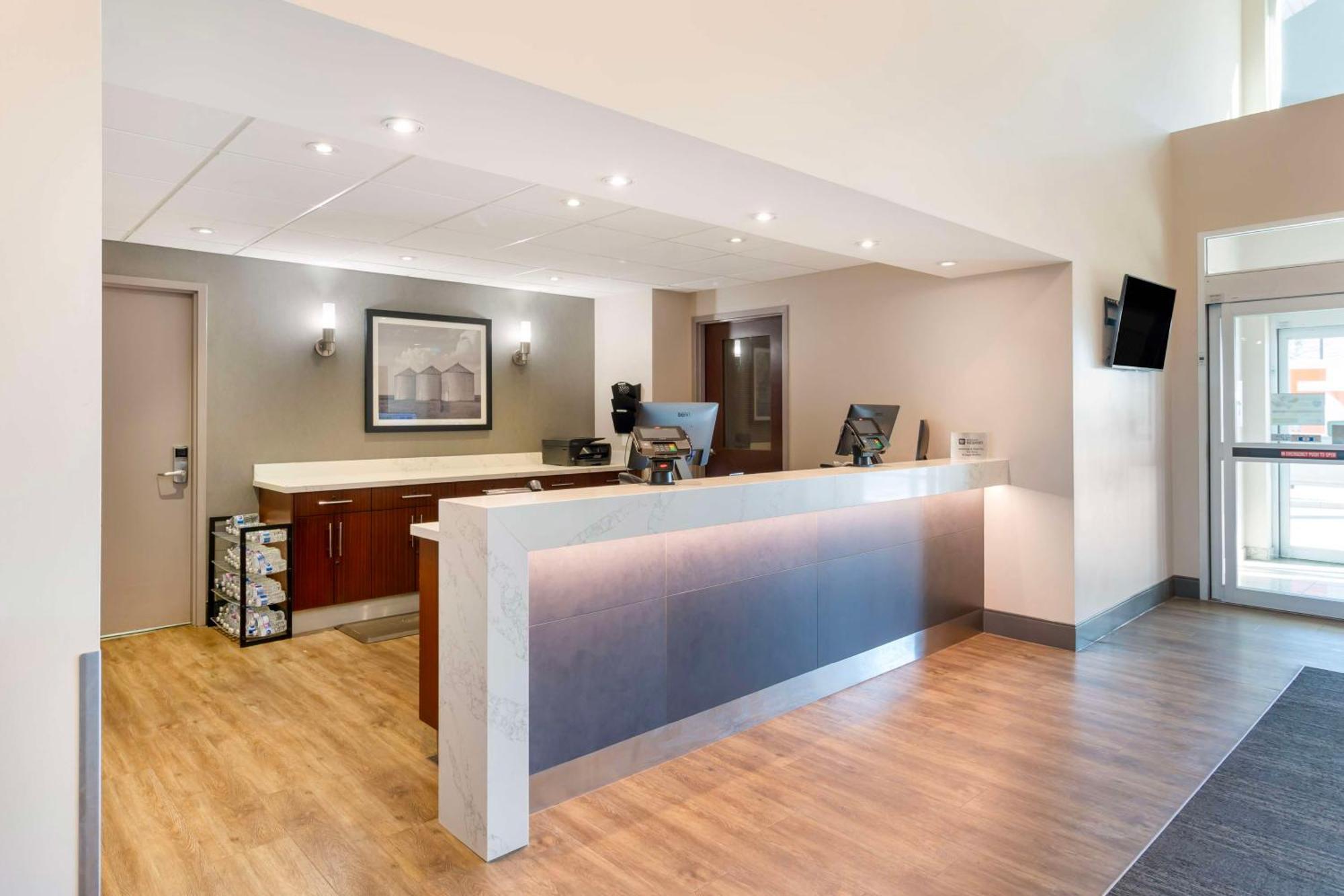 Best Western Plus Brandon Inn Buitenkant foto